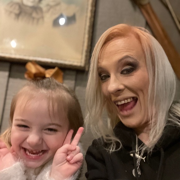 Meet your Posher, Christine - Picture 5 of 16